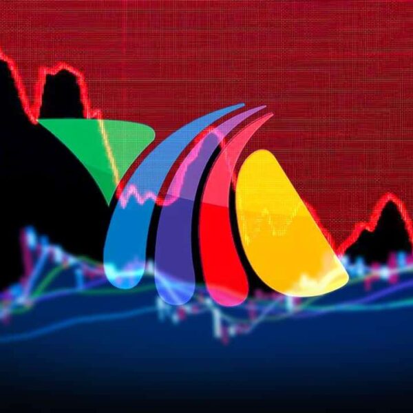 Agobiada por deudas con el SAT y acreedores extranjeros, la empresa de Ricardo Salinas Pliego busca que un juez le permita reestructurar sus pasivos mientras intenta sobrevivir.