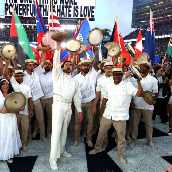 Sheinbaum celebró el mensaje de unidad que Bad Bunny envió durante su presentación en el medio tiempo del Super Bowl. FOTO: EFE.