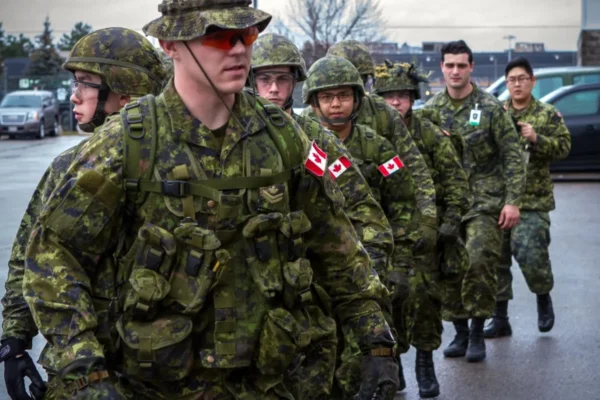 Una expansión militar sin precedentes y un giro estratégico hacia la industria nacional marcan el nuevo rumbo de Canadá en materia de defensa. FOTO: natoassociation.
