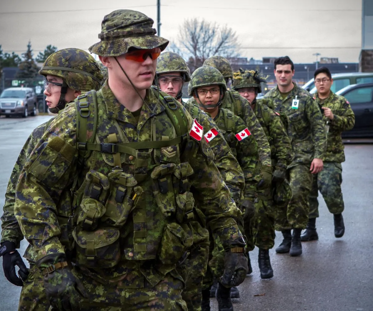 Canadá invertirá 500 mil millones de dólares canadienses en defensa y priorizará compras a empresas nacionales