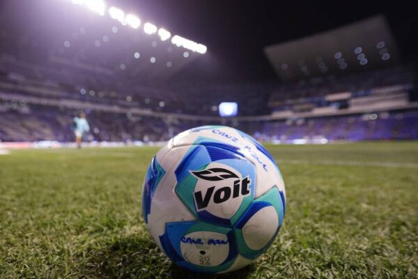 El pasto del estadio Cuauhtémoc ya presenta 75% de avance en su rehabilitación y estaría listo en un máximo de 15 días.