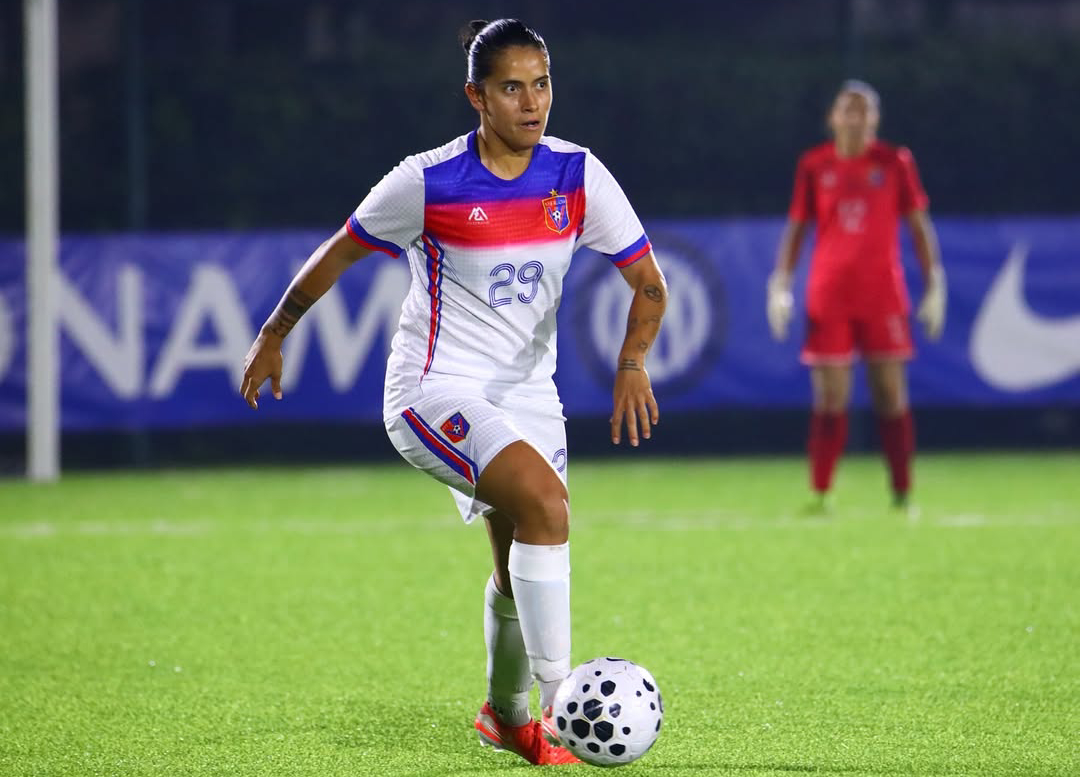 Claudia Cid denuncia abandono en Albania y organiza rifa para pagar cirugía de rodilla