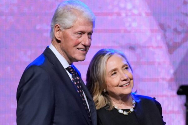 Los Clinton solicitaron que su comparecencia ante el Congreso por el caso Epstein se realice de manera pública, al acusar un uso político de la investigación. FOTO: AP.