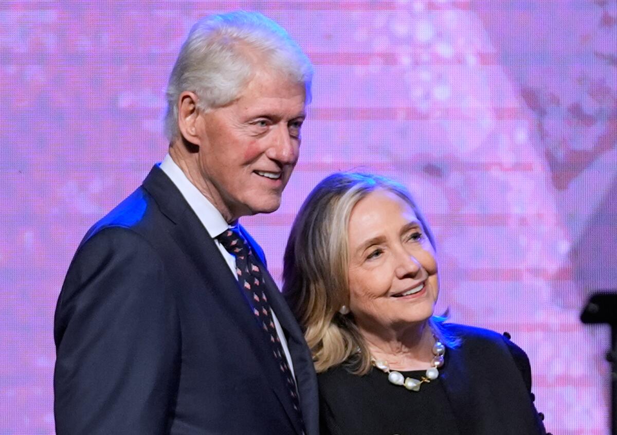 Los Clinton solicitaron que su comparecencia ante el Congreso por el caso Epstein se realice de manera pública, al acusar un uso político de la investigación. FOTO: AP.