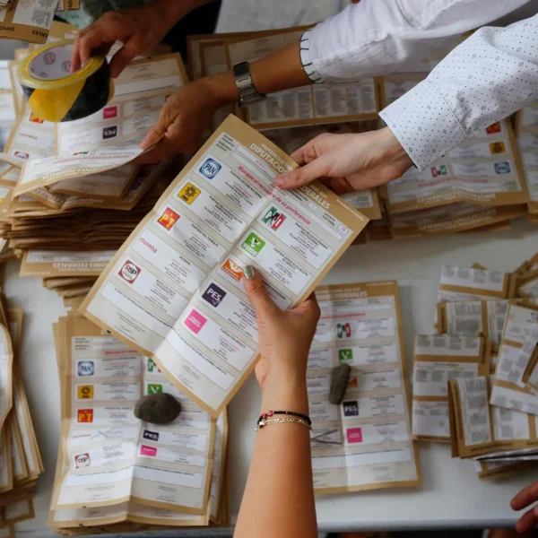 La propuesta de reforma electoral busca eliminar los resultados preliminares para pasar a un conteo directo desde los distritos. FOTO: Diario Yucatán.