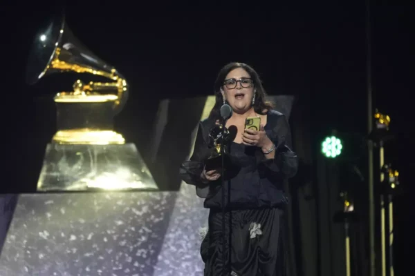 La compositora mexicana Gabriela Ortiz ganó tres premios Grammy por su trabajo en obras como Yanga y Ortiz: Dzonot. FOTO: AP.