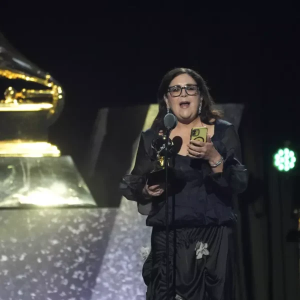 La compositora mexicana Gabriela Ortiz ganó tres premios Grammy por su trabajo en obras como Yanga y Ortiz: Dzonot. FOTO: AP.