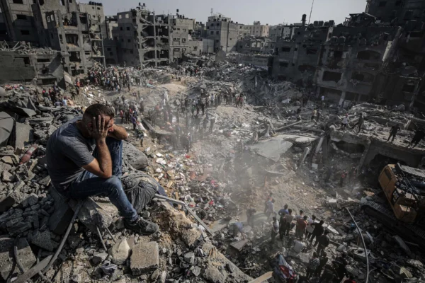 Una investigación documentó cómo miles de personas en Gaza han quedado reducidas a restos tras bombardeos de Israel que emplean armamento de altísima temperatura. FOTO: Getty Images.