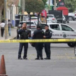 Grupo armado incendió un automóvil y realizó más de 10 disparos en la colonia GeoVillas del Sur. FOTO: Agencia Enfoque.