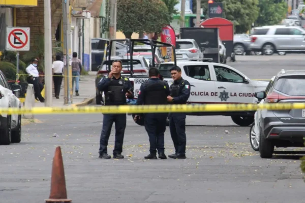 Grupo armado incendió un automóvil y realizó más de 10 disparos en la colonia GeoVillas del Sur. FOTO: Agencia Enfoque.