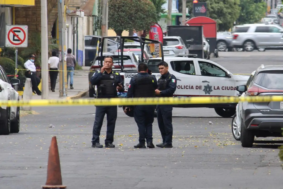 Grupo armado incendió un automóvil y realizó más de 10 disparos en la colonia GeoVillas del Sur. FOTO: Agencia Enfoque.