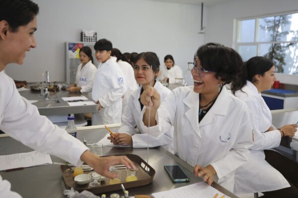 La SEP estatal anunció nuevos lineamientos que deberán cumplir las instituciones educativas que oferten estudios en el área de la salud en Puebla. FOTO: Gaceta UDG.