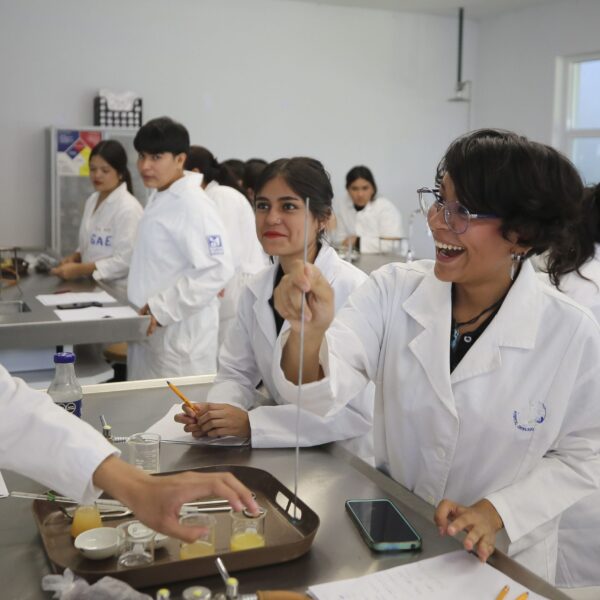 La SEP estatal anunció nuevos lineamientos que deberán cumplir las instituciones educativas que oferten estudios en el área de la salud en Puebla. FOTO: Gaceta UDG.