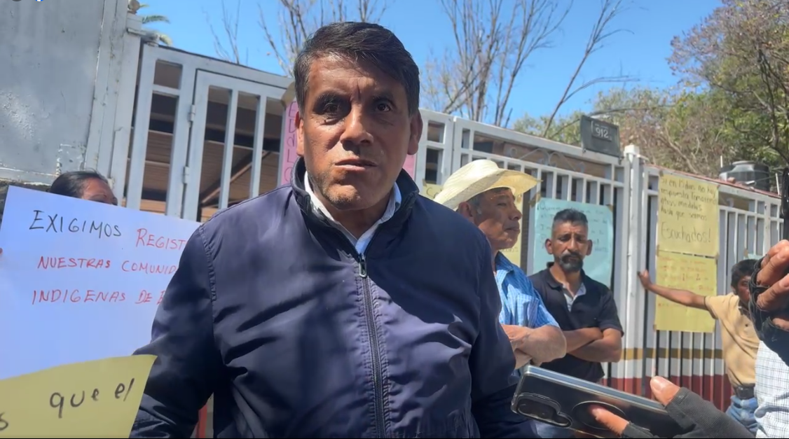 Toman el INPI en Tehuacán: integrantes de pueblos originarios de la Sierra Negra cerraron las oficinas federales; denuncian rezago en su registro y exigen la destitución del titular local.