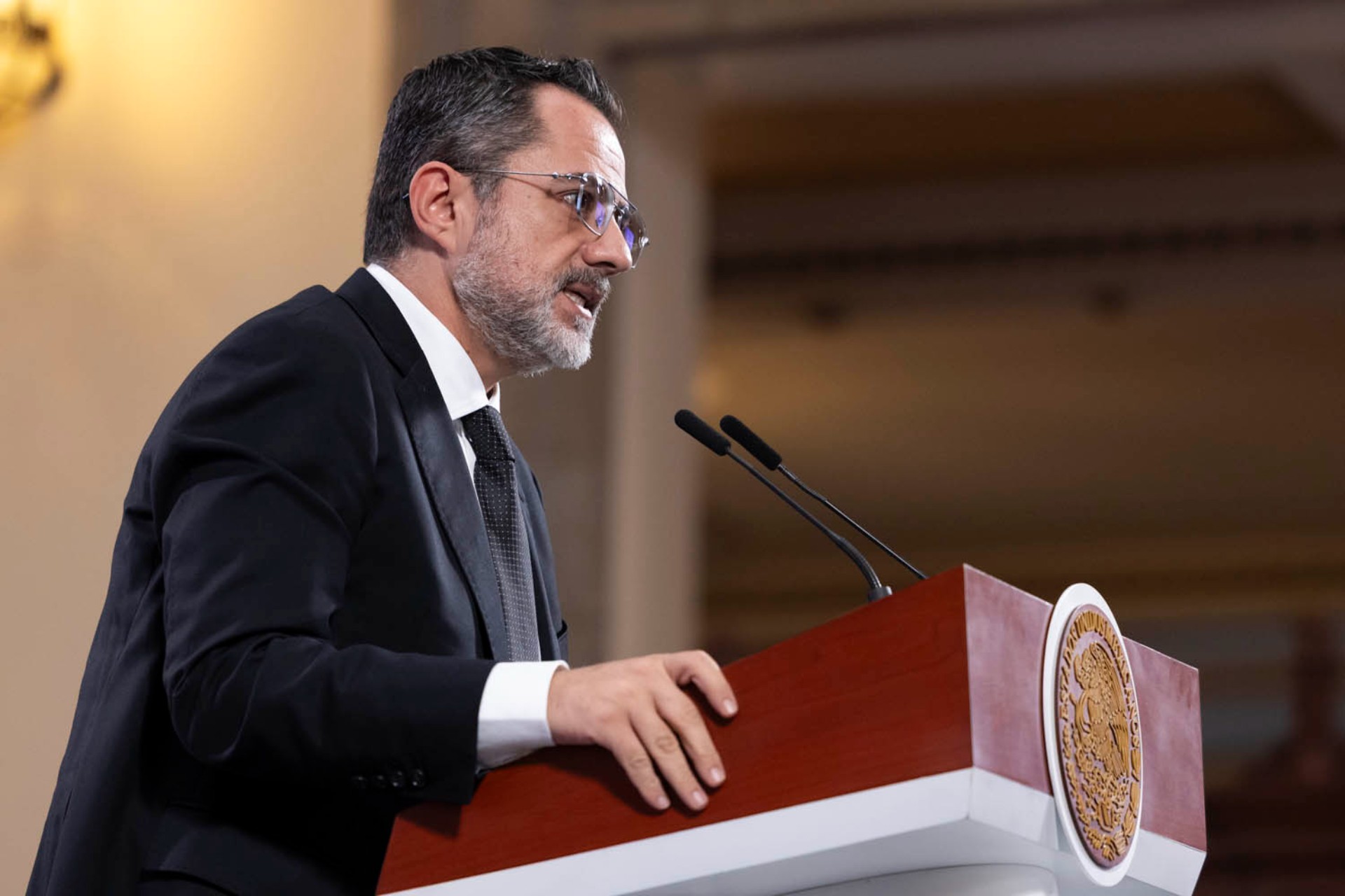 Tras las quejas por el boletaje de BTS en México, PROFECO anunció nuevos lineamientos para regular la comercialización en conciertos. FOTO: Gabriel Monroy/Presidencia.