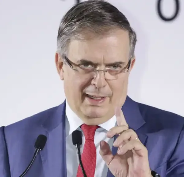 Marcelo Ebrard pide calma tras el anuncio de un nuevo arancel del 10% de Estados Unidos; el secretario viajará a Washington la próxima semana para defender los intereses de México. FOTO: Forbes México.