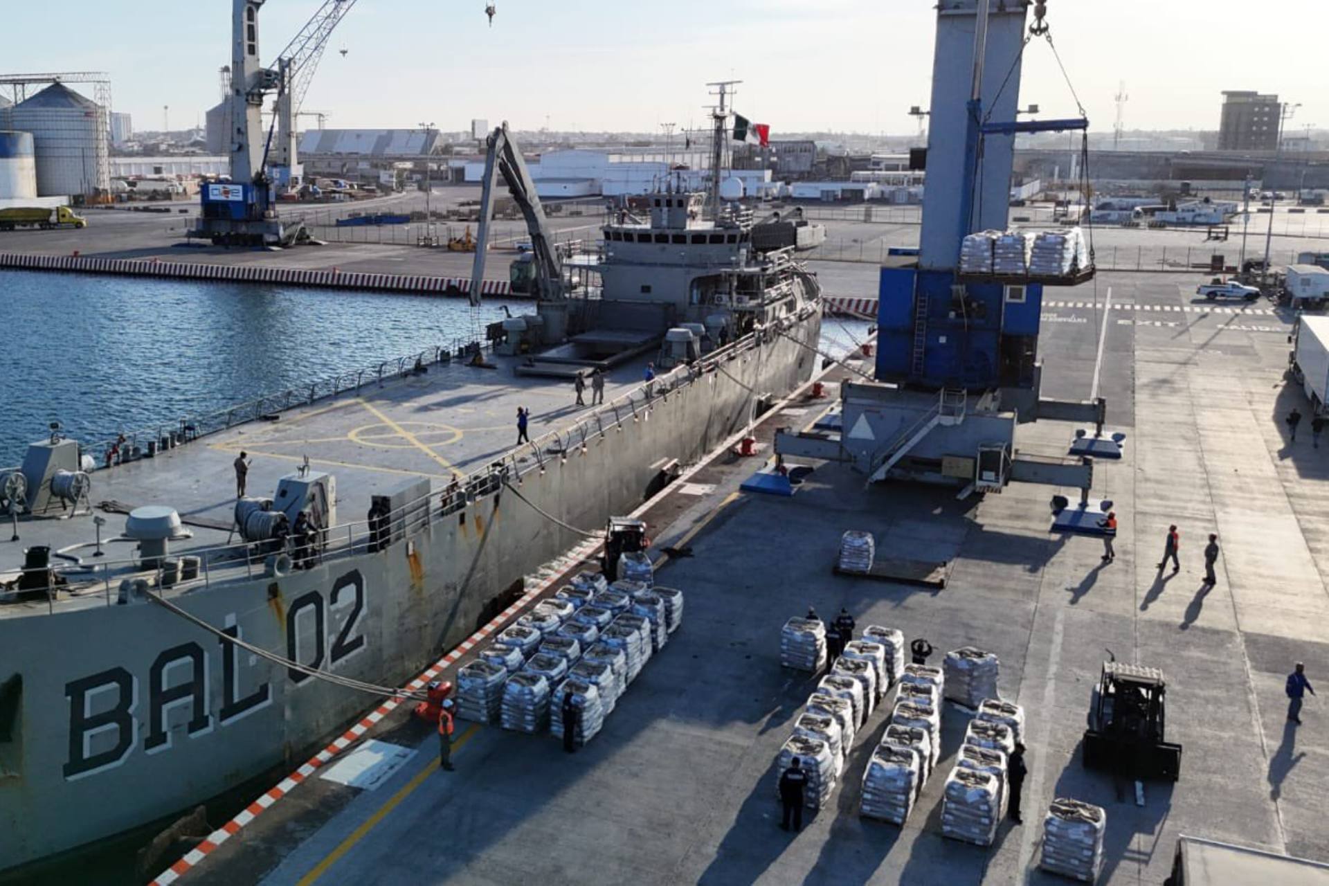 El Gobierno de México confirmó que enviará un segundo cargamento de ayuda humanitaria a Cuba y que mantendrá los envíos hasta completar 800 toneladas. FOTO; X @SRE_,mx