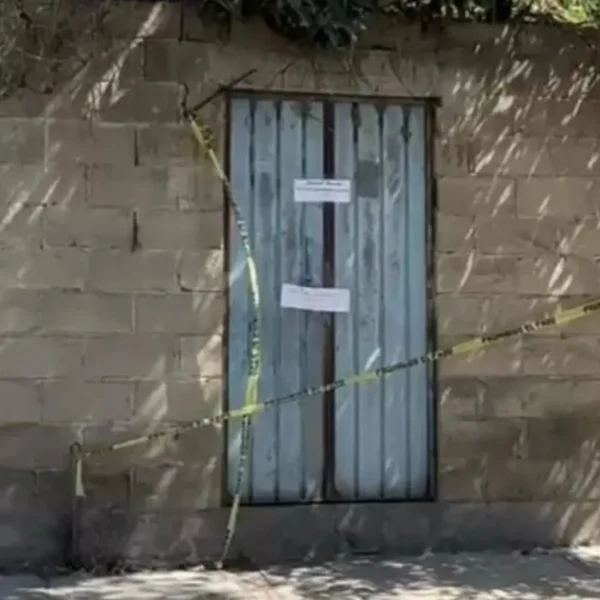 Desmienten versiones de "rituales"; localizaron el cuerpo sin vida de una mujer de la tercera edad en avanzado estado de descomposición y con veladoras en el Barrio de San Pablo Tecamac.