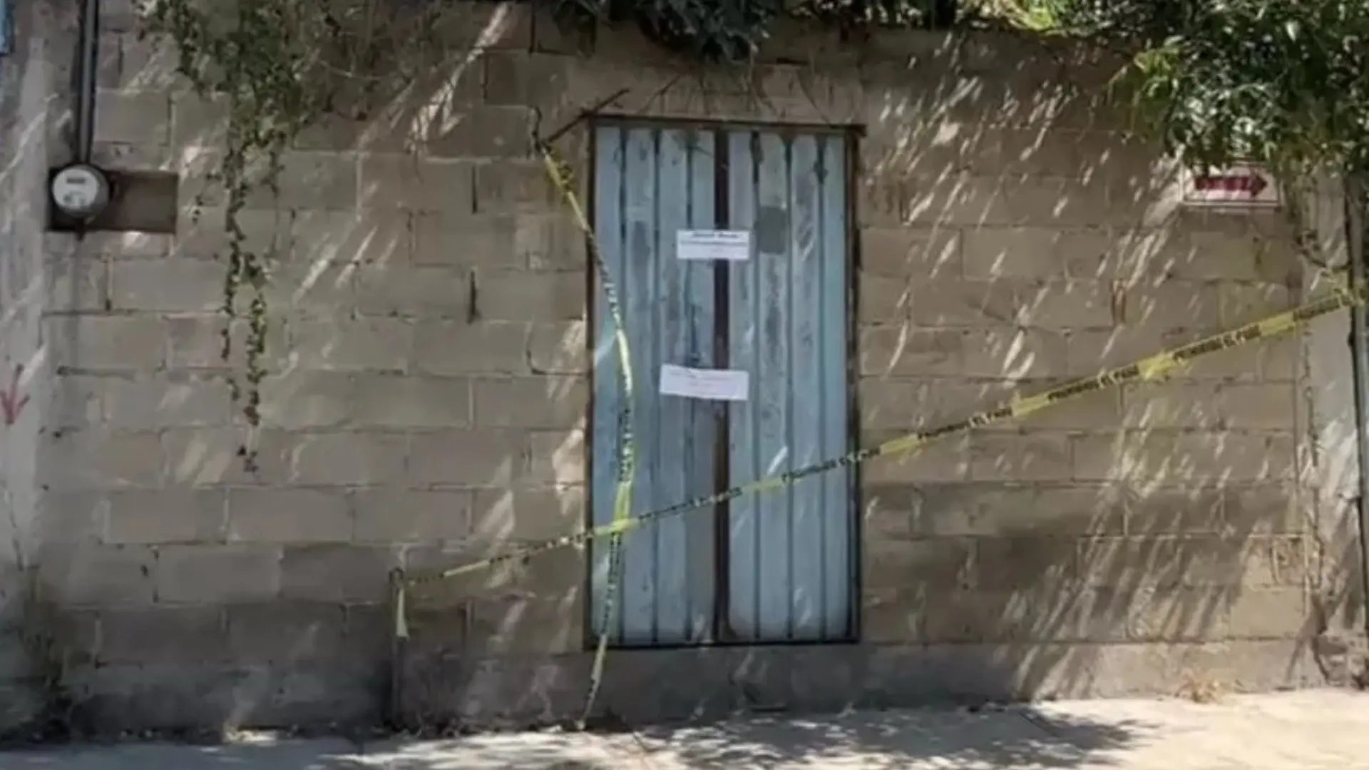 Desmienten versiones de "rituales"; localizaron el cuerpo sin vida de una mujer de la tercera edad en avanzado estado de descomposición y con veladoras en el Barrio de San Pablo Tecamac.