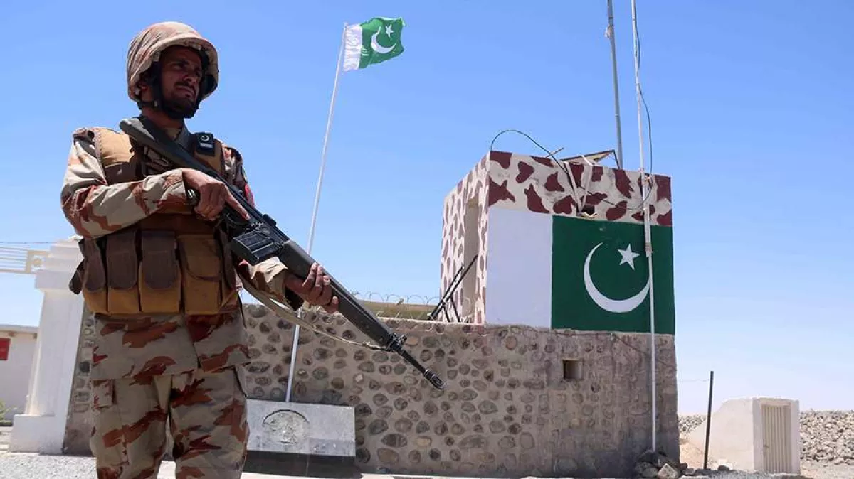 Pakistán declara “guerra abierta” a Afganistán tras bombardeos en Kabul y combates fronterizos