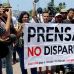 RSF documentó agresiones, amenazas y robos contra comunicadores en distintos estados en la cobertura del operativo y represalias de “El Mencho”. FOTO: EFE.