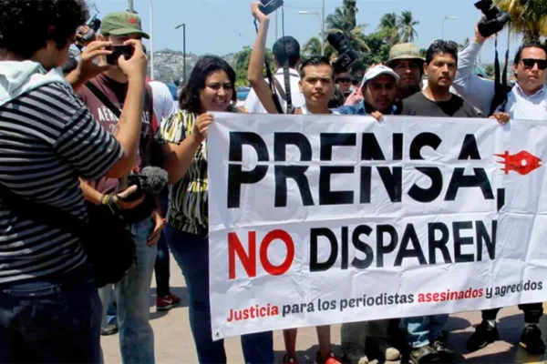 RSF documentó agresiones, amenazas y robos contra comunicadores en distintos estados en la cobertura del operativo y represalias de “El Mencho”. FOTO: EFE.