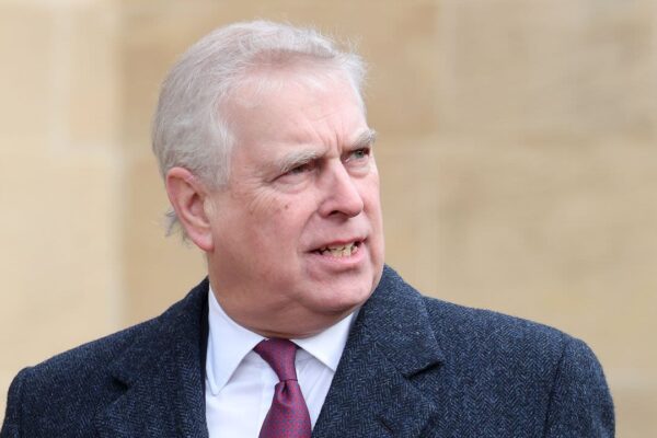 Detienen a Andrew Mountbatten-Windsor, ex-príncipe británico, por presunta conducta indebida siendo funcionario público. El caso sería relacionado con Epstein. FOTO: CNN.