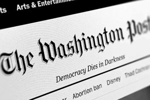 The Washington Post atraviesa una reestructuración interna con recortes de personal y el cierre de secciones de información.