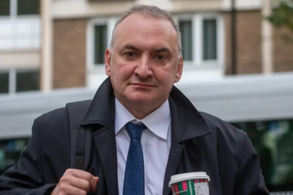 Chris Wormald, secretario de gabinete del primer ministro británico Keir Starmer, anunció su dimisión por vínculos en el caso Jeffrey Epstein. FOTO; ZUMA Press.