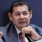 Alejandro Armenta respaldó a Mario Riestra tras el ataque que sufrió en la Puebla-Orizaba; advirtió que no se bajará la guardia en Quecholac. FOTO: Puebla Online.