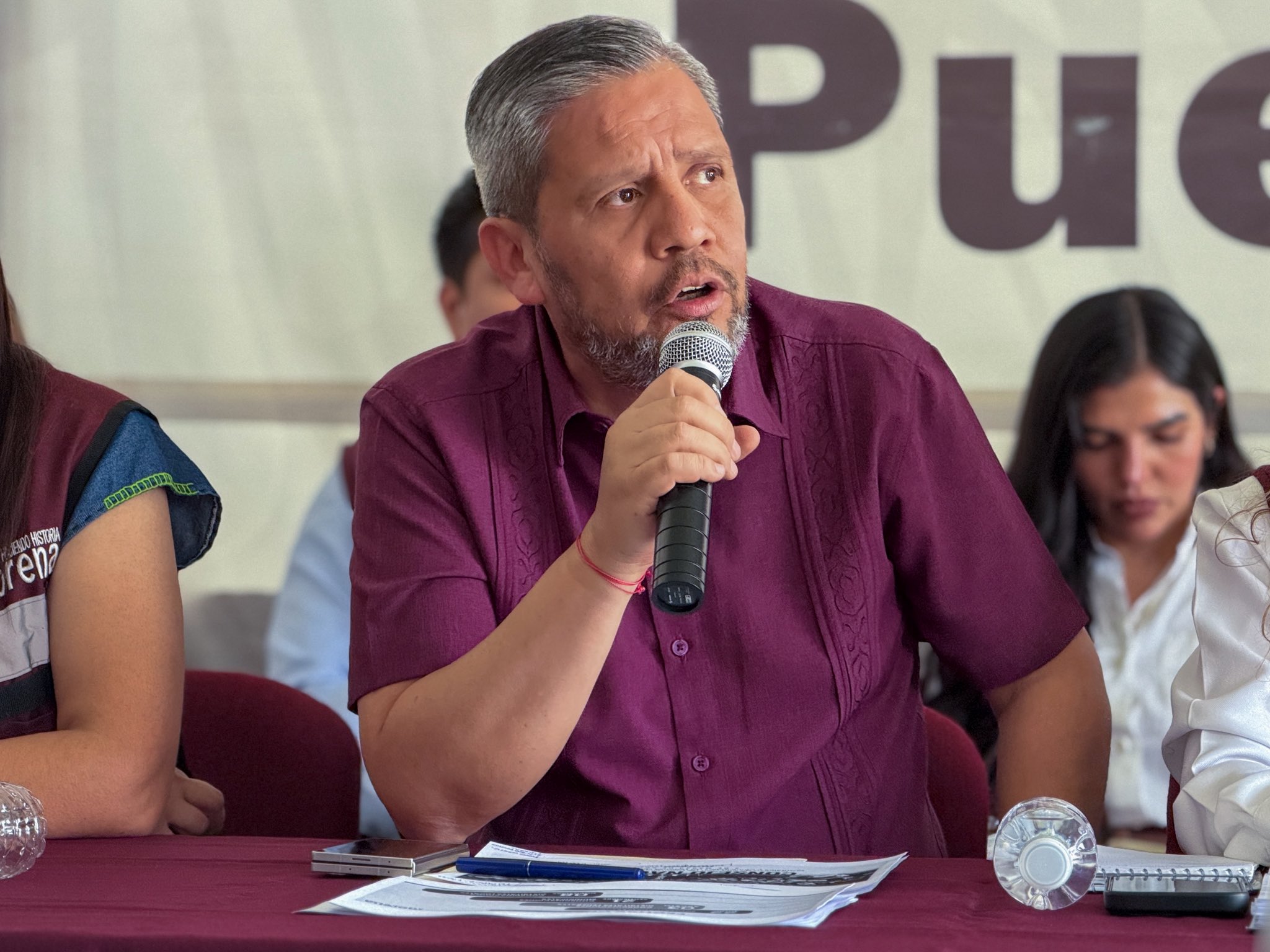 Morena Puebla advierte a sus aspirantes para el 2027: ya no pueden aparecer en espectaculares ni revistas; quienes tengan publicidad vigente deberán retirarla. FOTO: MORENA Puebla.