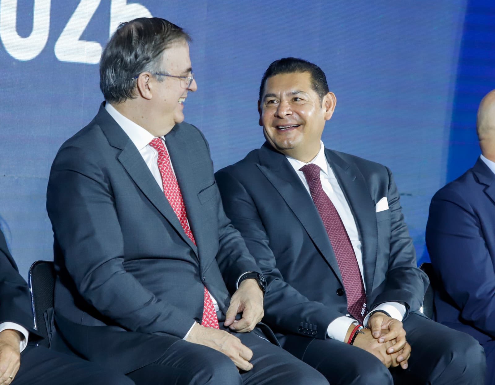 Ante Marcelo Ebrard, el gobernador Alejandro Armenta planteó que Exintex evolucione a una feria textil internacional, iniciativa que el secretario de Economía se comprometió a respaldar.