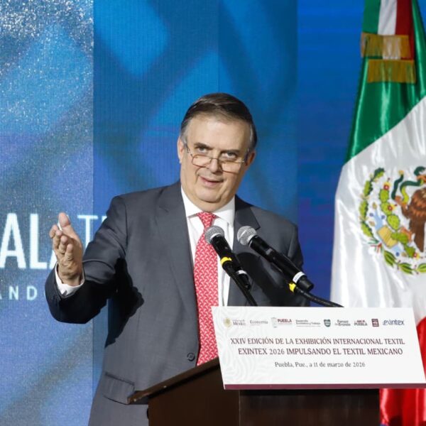 Más de 100 empresas se instalarán en el Polo de Desarrollo de San José Chiapa informó el secretario de Economía Marcelo Ebrard.