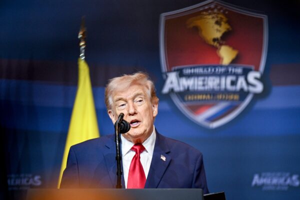 Trump afirmó que México es el “epicentro de la violencia de los cárteles”, mientras que Claudia Sheinbaum pidió “cabeza fría” y que dará su respuesta el lunes. FOTO: Getty Images.