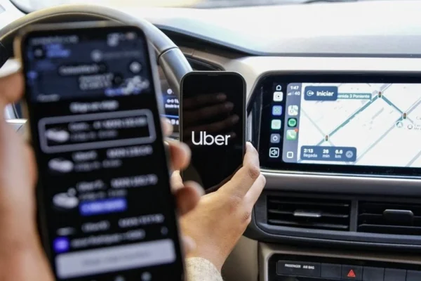 Uber deberá cumplir con la ley en Puebla tras desistirse de un amparo en apenas un mes. FOTO: UBER.