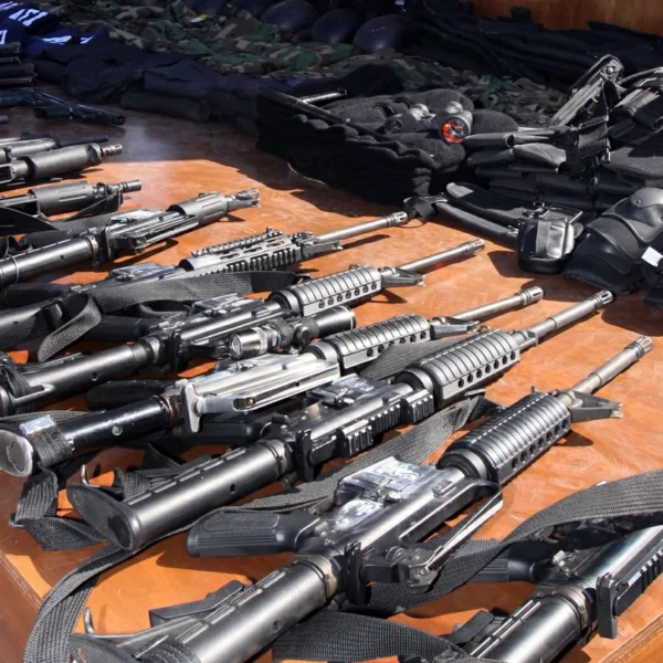 Aumenta el decomiso de armas en México durante el gobierno de Sheinbaum; duplica la cifra del último año y medio de López Obrador. FOTO: La Jornada.