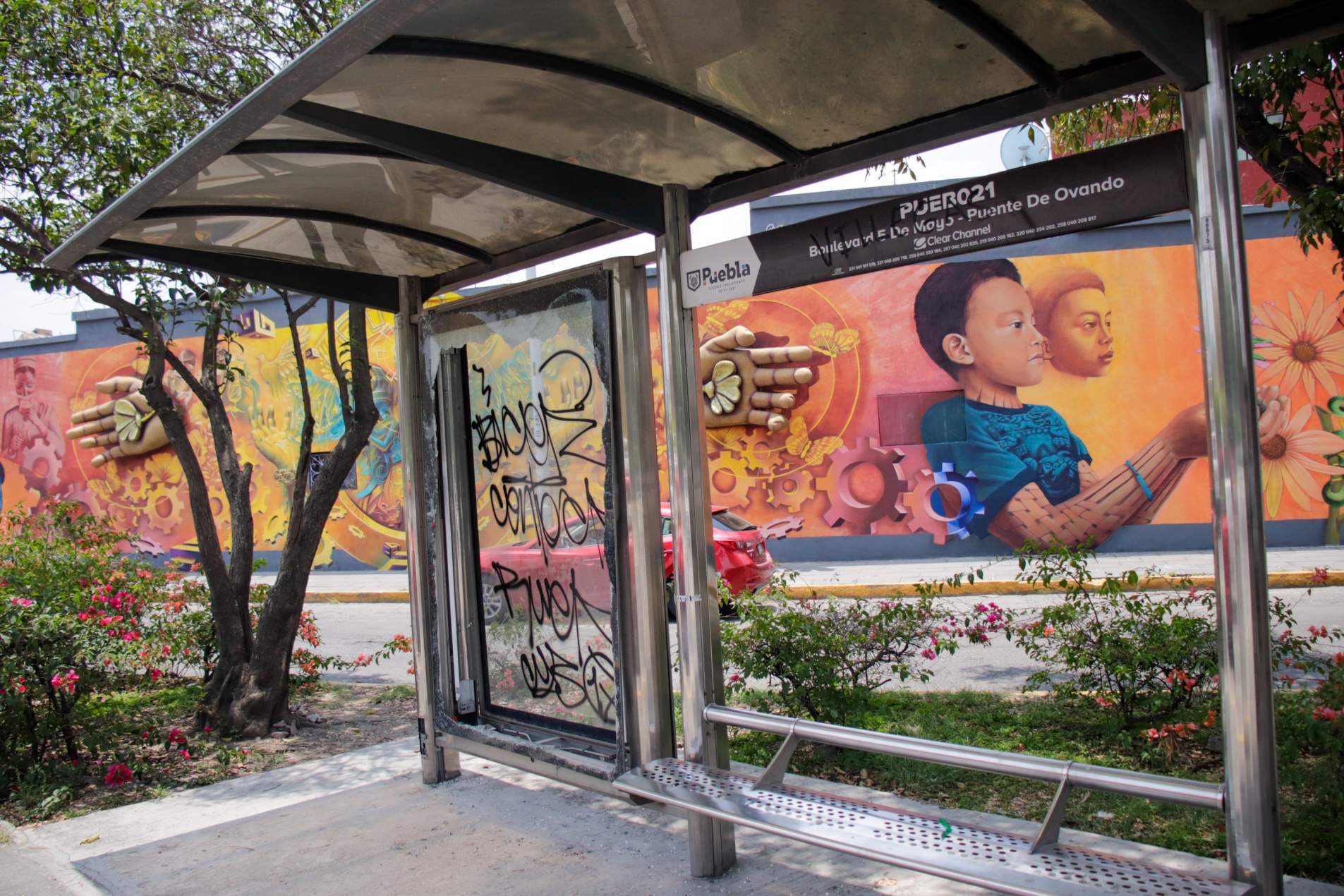 El gobierno de Pepe Chedraui lanzará licitación para reparar los paraderos tras quedar "congelada" en el Congreso la iniciativa de concesión. FOTO: La Jornada de Oriente.