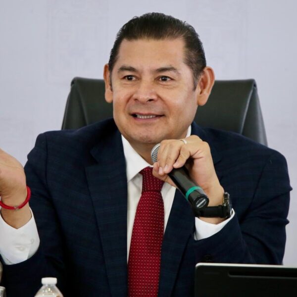 Alejandro Armenta aseguró que el proyecto del Cablebús no se modificará ni se detendrá, pese a las protestas por impacto ambiental.