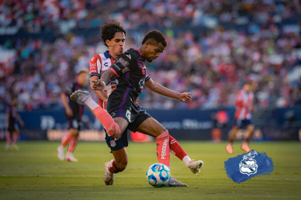 Cuando parecía que el empate estaba sellado en el Alfonso Lastras, apareció Esteban Lozano para darle una victoria crucial al Puebla FC. FOTO: Club Puebla.