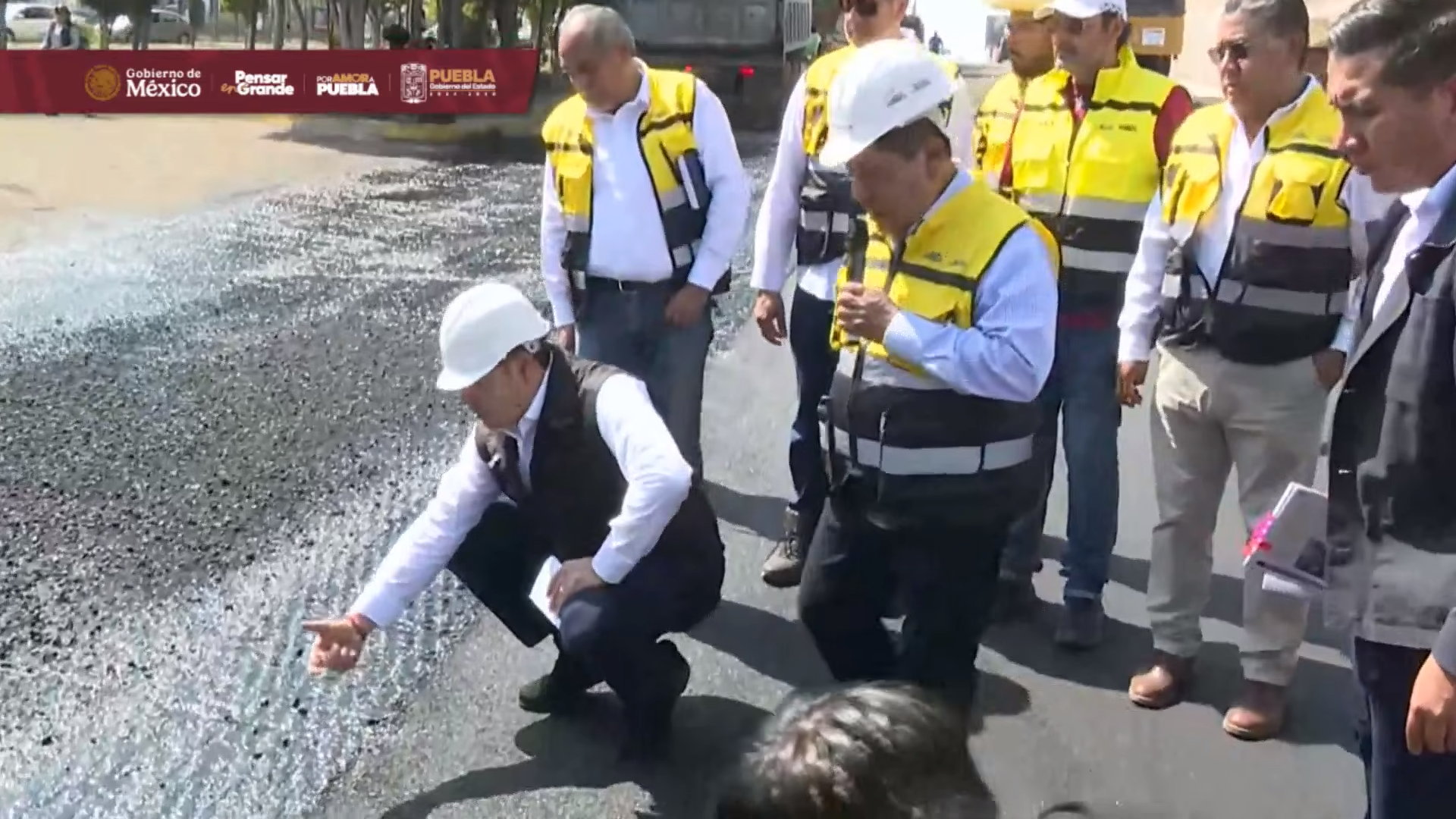 El gobernador de Puebla, Alejandro Armenta Mier, supervisó los avances en la rehabilitación de la Avenida Cúmulo de Virgo. IMAGEN: Captura de pantalla,