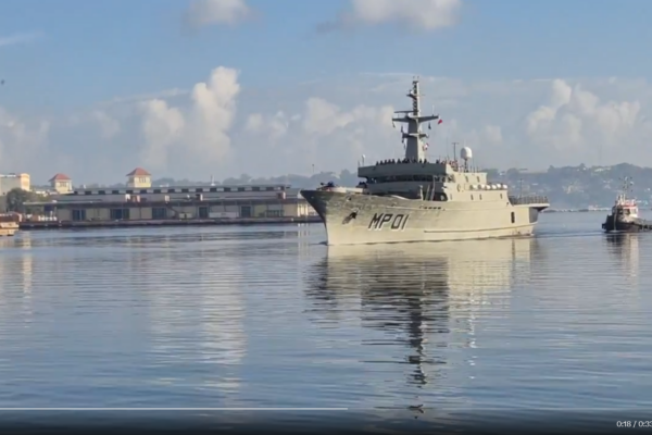 Buques con ayuda humanitaria.