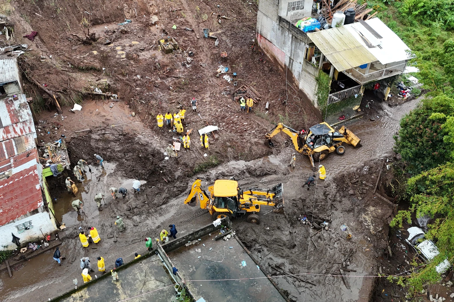 Bienestar Puebla inicia diálogo para reubicar a 300 familias de la Sierra Norte tras lluvias de 2025