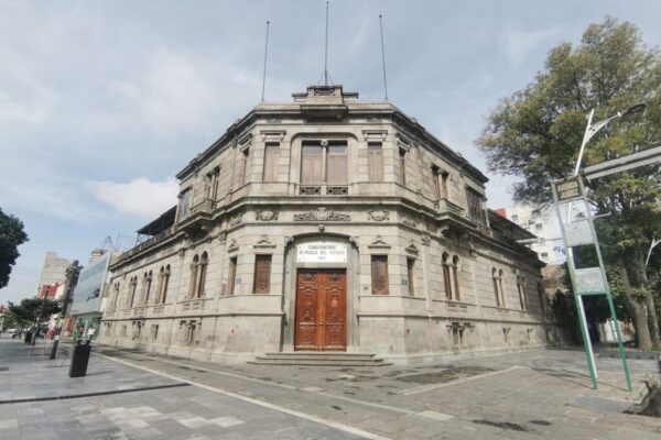 Tras semanas de protestas, cesaron al director del Conservatorio de Música; investigaciones apuntan a irregularidades financieras y manejo indebido de la nómina. FOTO: Identidad Puebla.