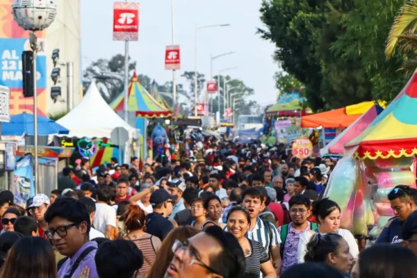 La Feria de Puebla 2026 proyecta superar los mil millones de pesos en derrama económica y atraer a más de un millón de visitantes. FOTO: Ángulo 7.
