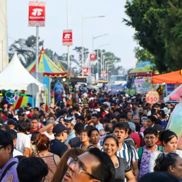 La Feria de Puebla 2026 proyecta superar los mil millones de pesos en derrama económica y atraer a más de un millón de visitantes. FOTO: Ángulo 7.