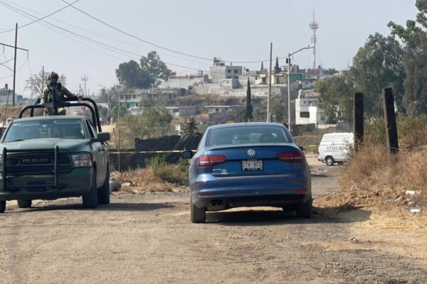Autoridades investigan el hallazgo de restos humanos que presuntamente corresponderían a dos hombres en San Pablo Xochimehuacán. FOTO: Jesús Zavala.