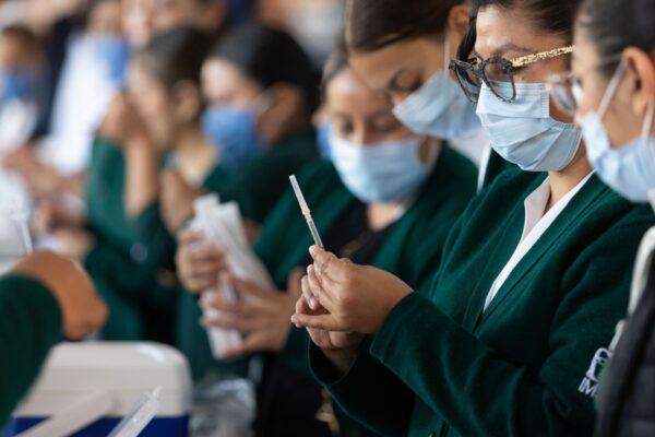 México supera las 9 millones de vacunas contra el sarampión aplicadas en solo tres semanas; Puebla se mantiene entre los estados prioritarios para reforzar la inmunización. FOTO: Aristegui Noticias.