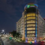 Hallan los cuerpos de una madre y su hijo, originarios del Edomex, en un hotel de Puebla; un tercer familiar fue encontrado con vida.