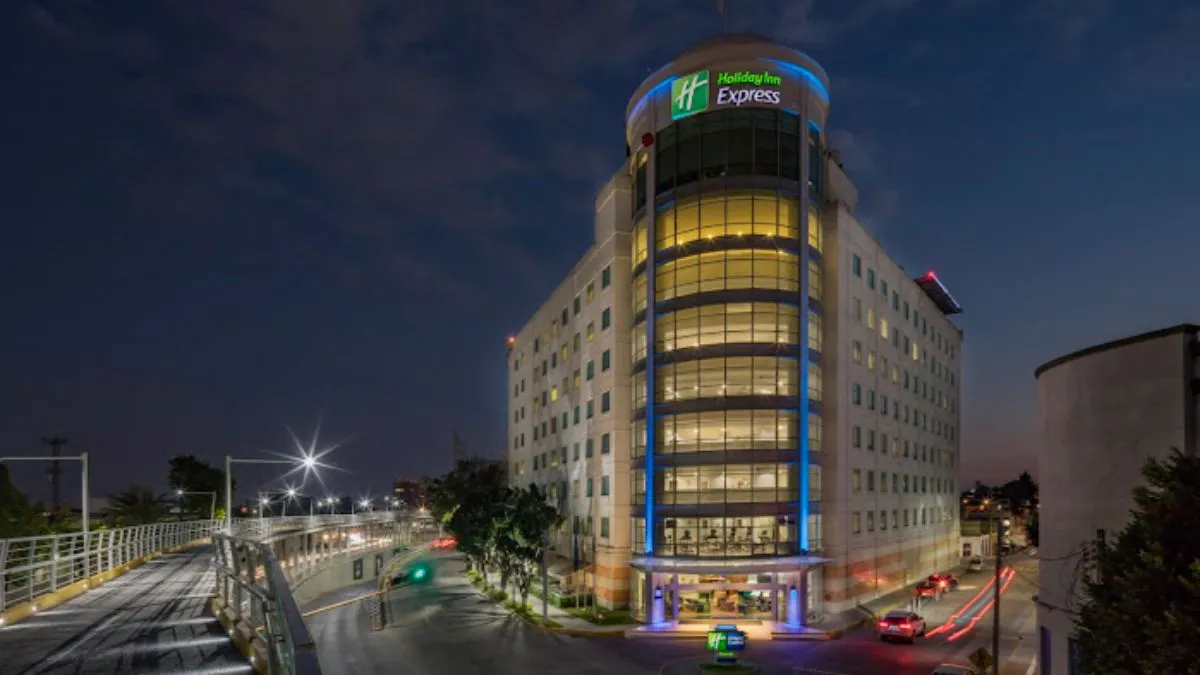 Hallan a madre e hijo muertos en un Holiday Inn de Puebla; un sobreviviente detenido