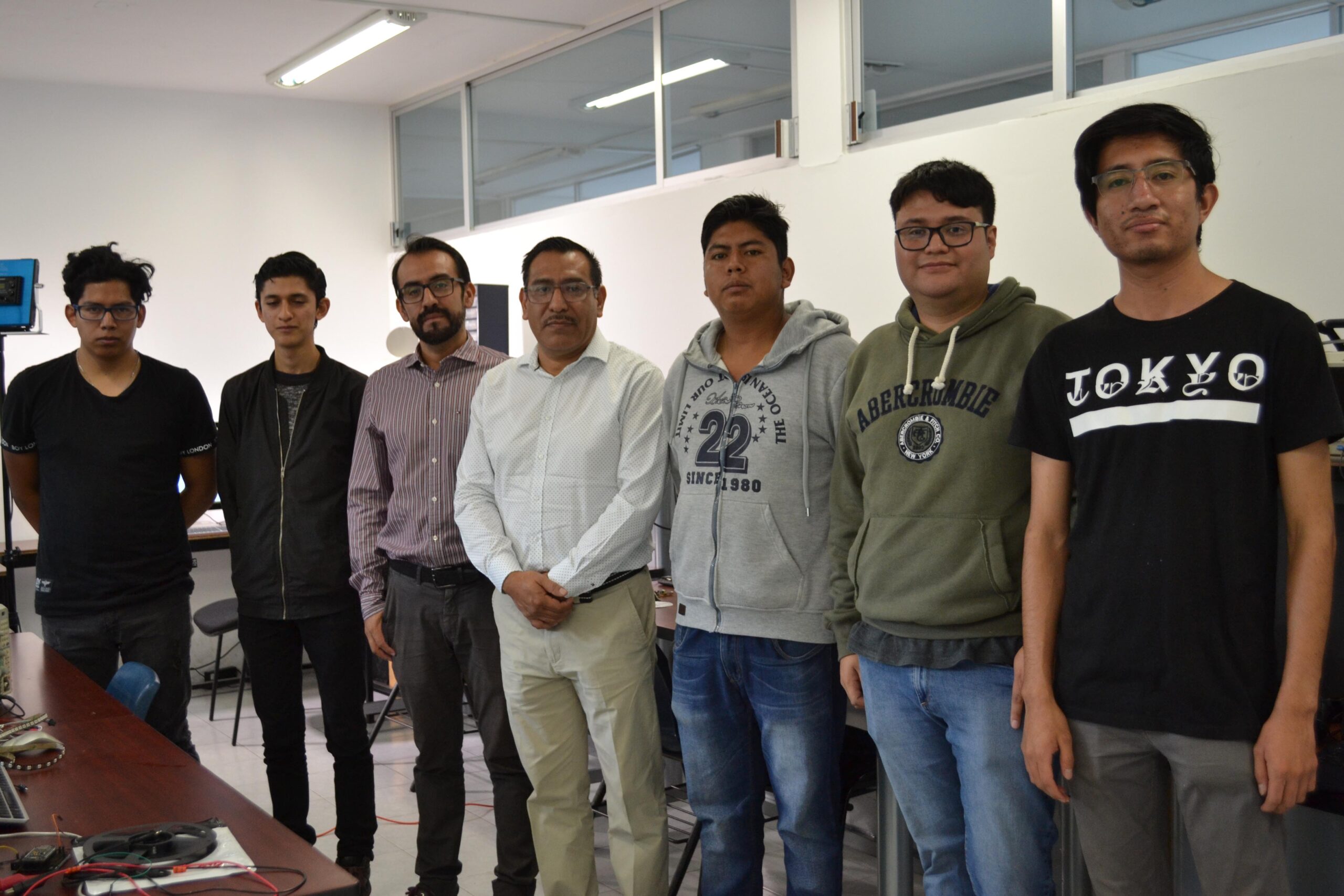 Estudiantes de la BUAP desarrollan innovación tecnológica en laboratorio SLED